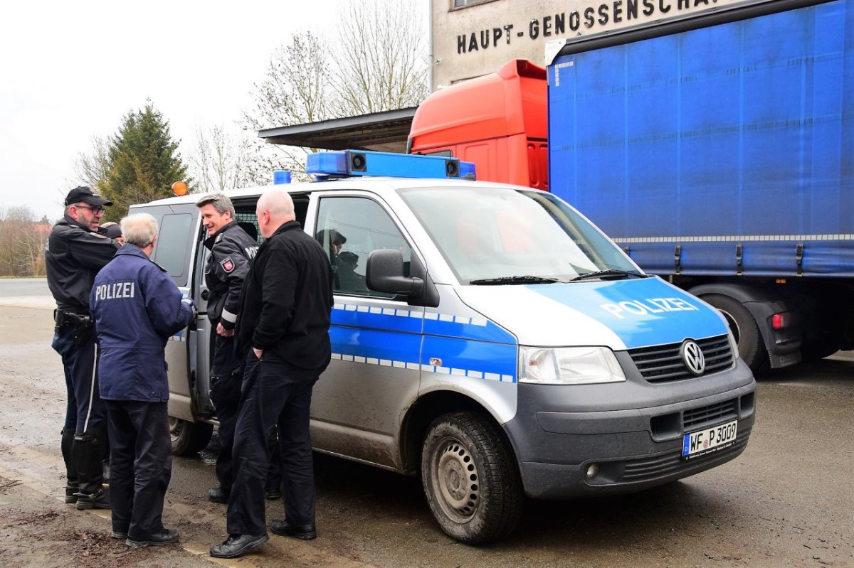 Polizei bei der Suche Wolfenbüttel.JPG