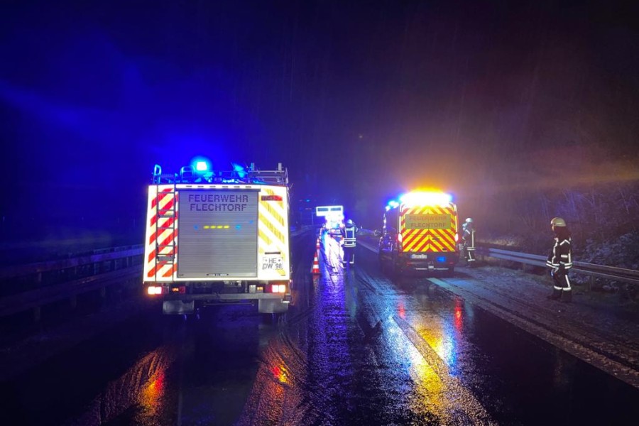 Die A39 bei Wolfsburg musste am Samstagmorgen voll gesperrt werden. 