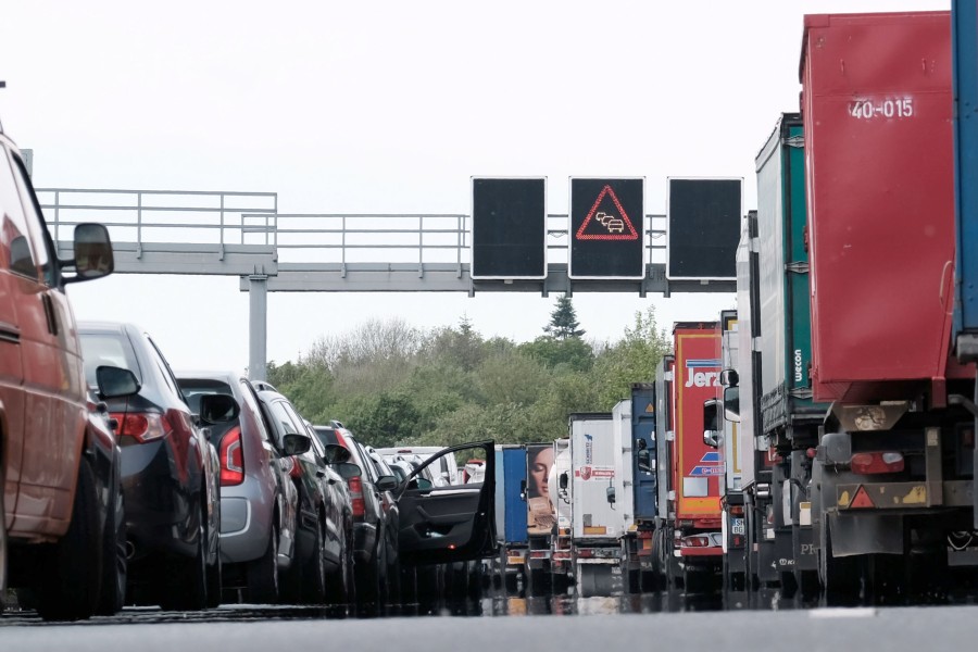 Stau auf der A2. Bei Braunschweig ist am Dienstag Geduld ein ganz guter Beifahrer. (Symbolbild)