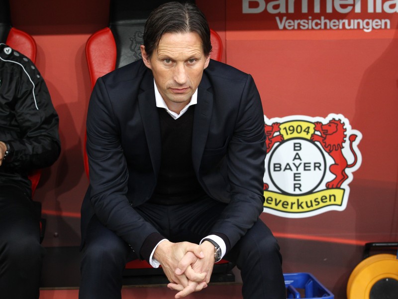 Der ambitionierte Werksclub rutschte nach der Pleite noch tiefer ins Tabellen-Niemandsland und durch den Eklat von Roger Schmidt in eine Krise. Der Bayer-Coach hatte seinen Kollegen Nagelsmann («Du Spinner») beschimpft und muss nun erneut mit Spielsperren rechnen. Im Februar war er nach dem Skandal im Spiel gegen den BVB, als er sich weigerte nach dem Platzverweis auf die Tribüne zu gehen, mit einer Sperre von fünf Partien bestraft worden - zwei davon wurden auf Bewährung (Frist: 30. Juni 2017) ausgesetzt.