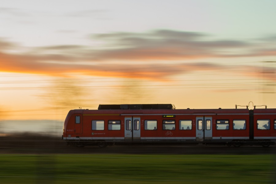 Pendler dürfen sich über einen engere Taktung im Regional- und Fernverkehr freuen. (Symbolbild)