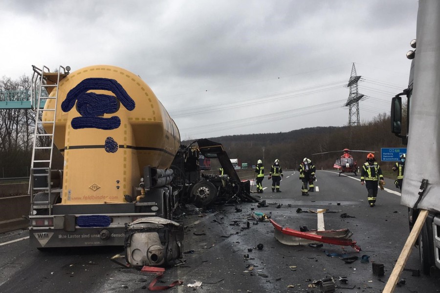 Schwerer Unfall auf der A7! Auch ein Rettungshubschrauber war im Einsatz. 