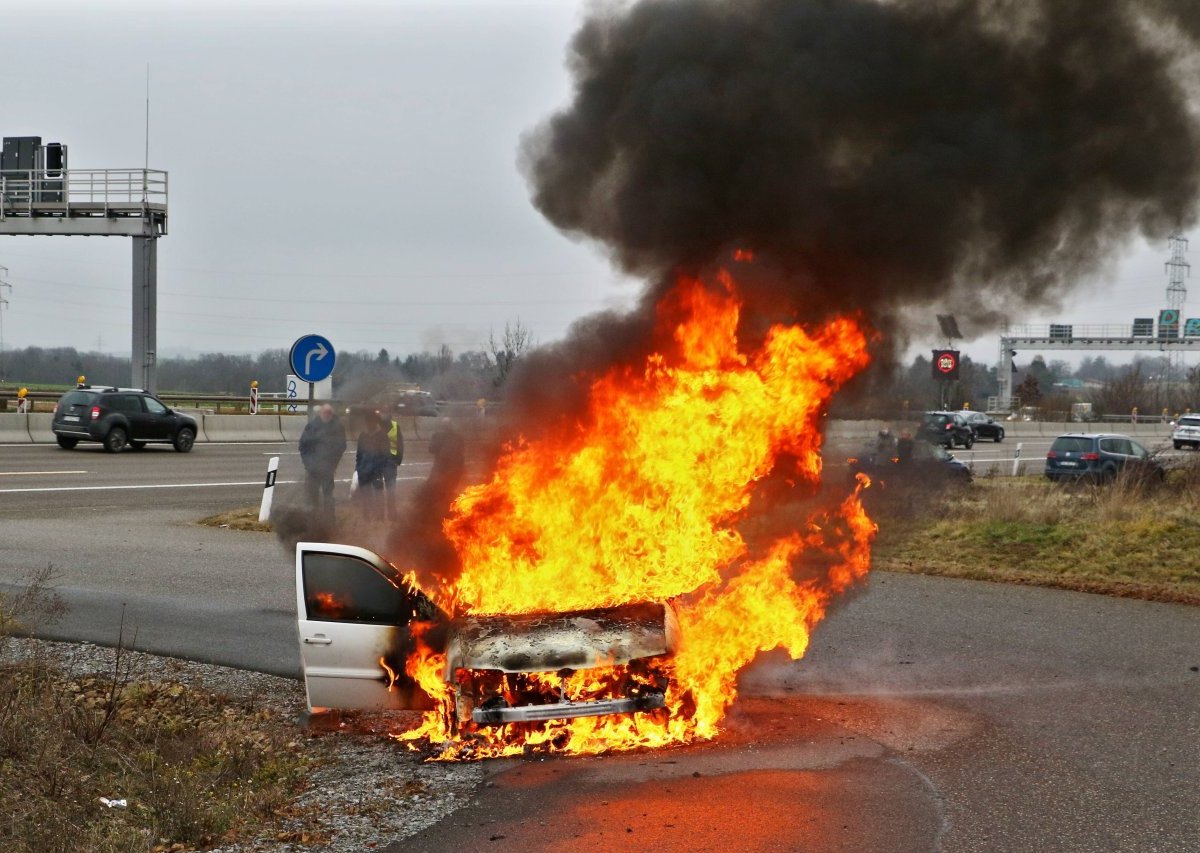 Auto in Flammen