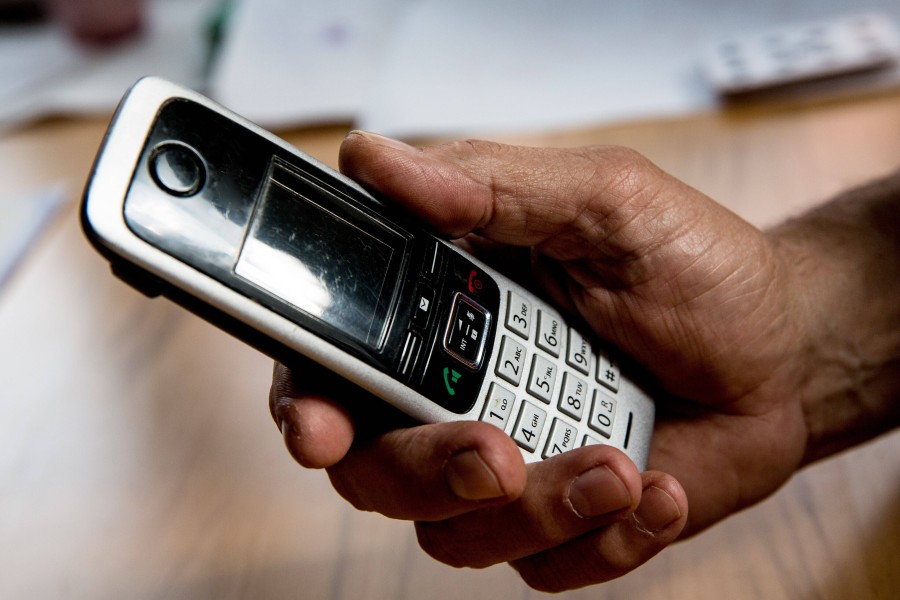 Die Betrüger hatten den Mann am Telefon überredet, sein Geld in seiner Garage in Wolfsburg zu deponieren. (Symbolbild)