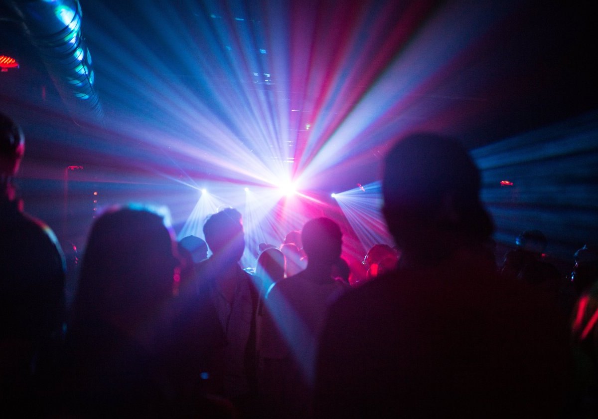 Corona Niederlande Disco.jpg