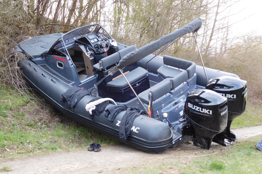 Für das Boot endete die Fahrt am Ufer. 