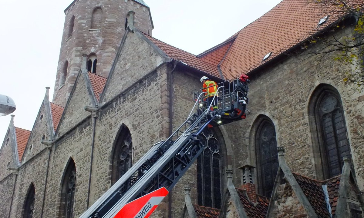 Feuerwehr Braunschweig Drehleiter