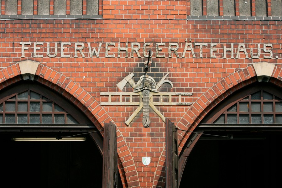 Ein Feuerwehrgerätehaus im Kreis Peine fiel Vandalismus zum Opfer. (Archivbild)