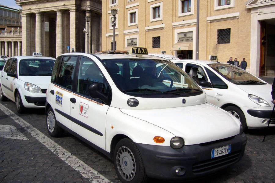 Facebook-Nutzer sehen Ähnlichkeiten zu dem Fiat Multipla. (Archivbild)