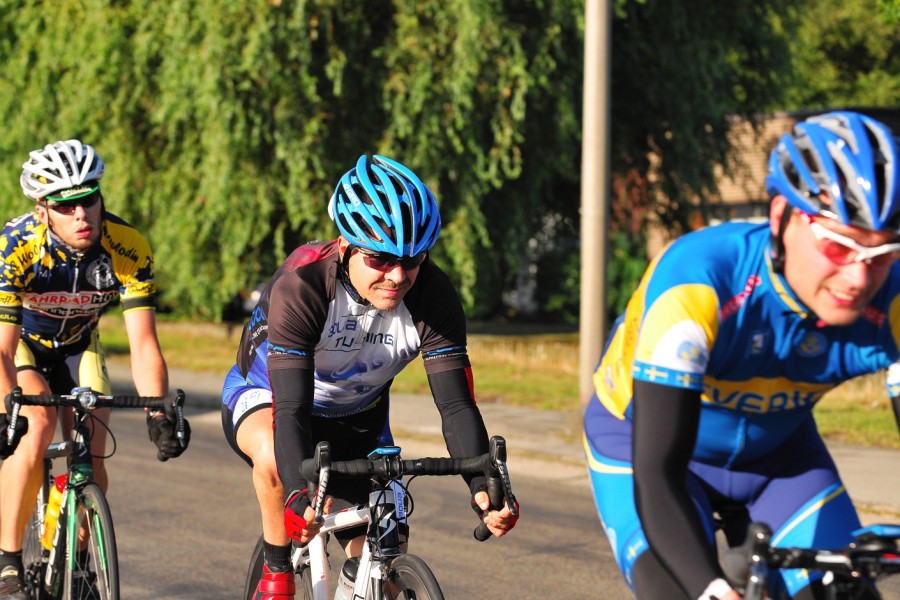 Der Braunschweiger Handicap-Radrennsportler Andreas Rudnicki (Mitte) kämpft sich an die Spitze.