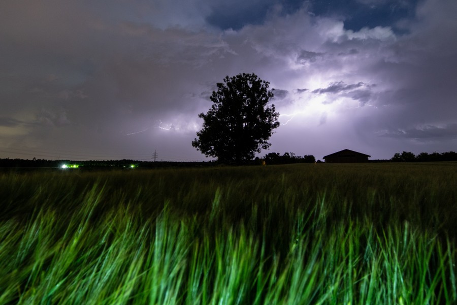 Folgt nach dem sonnigen Wetter am Abend das Gewitter? (Symbolbild)