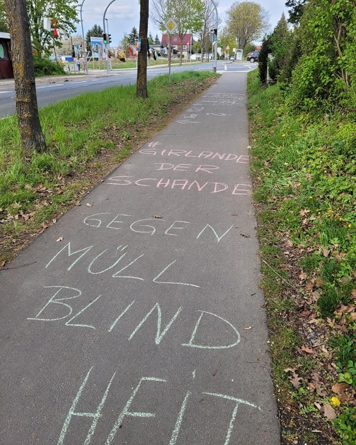 Girlande gegen Müllblindheit