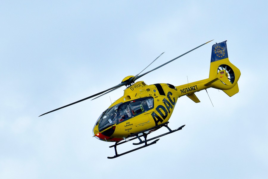 Ein Rettungshubschrauber musste die Quad-Mitfahrerin ins Krankenhaus bringen. (Symbolbild)