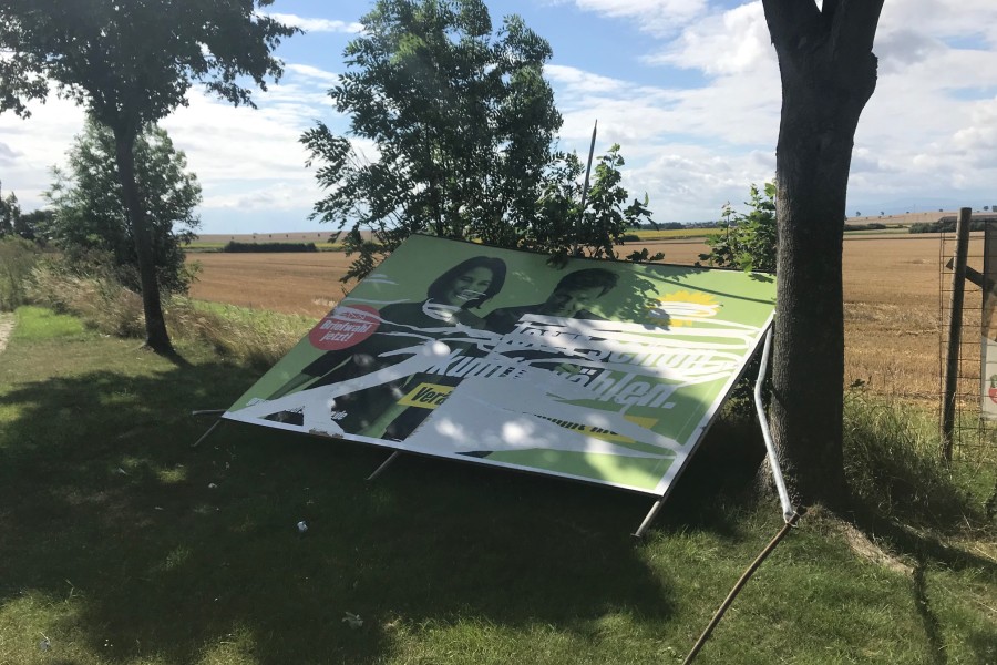 Wolfenbüttel: Die Wahlplakate der Grünen sind nicht mehr zu gebrauchen. 