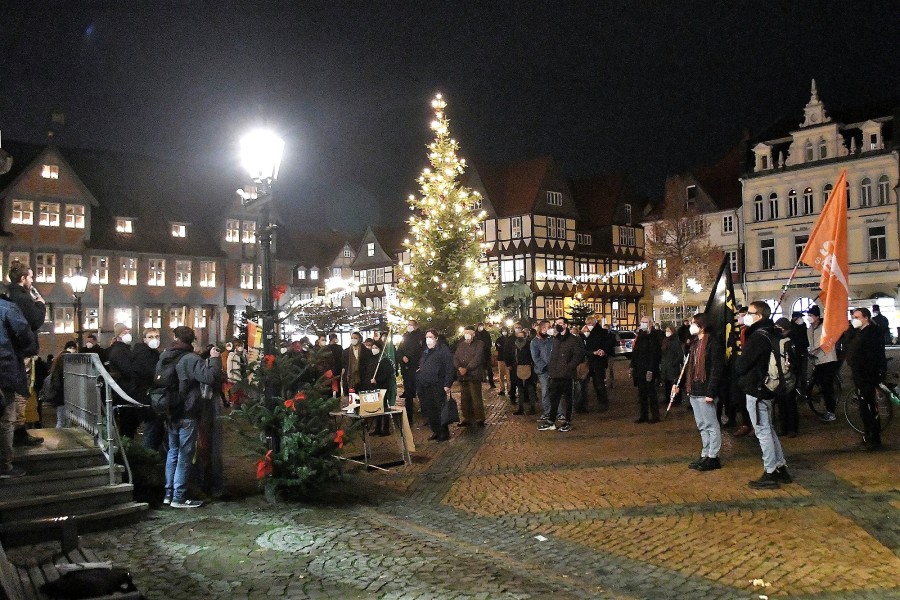 Zur Impfkundgebung auf dem Stadtmarkt in Wolfenbüttel kamen rund 200 Menschen. 