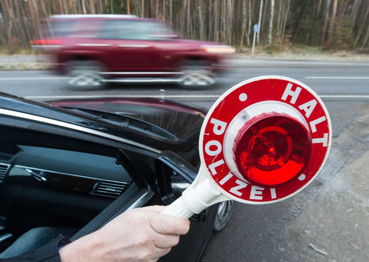 Kelle Blaulicht Polizei Kontrolle Symbolbild