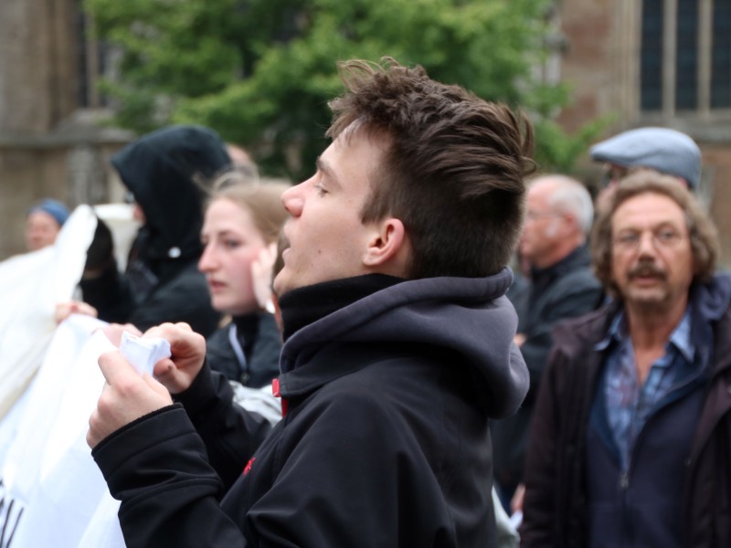 Haut ab! Die Aufforderung der Gegendemonstranten an die Adresse des NPD-Häufleins war eindeutig.