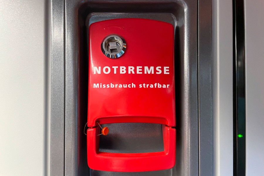 Hannover: Ein Mann zieht einfach die Notbremse. (Symbolbild) 