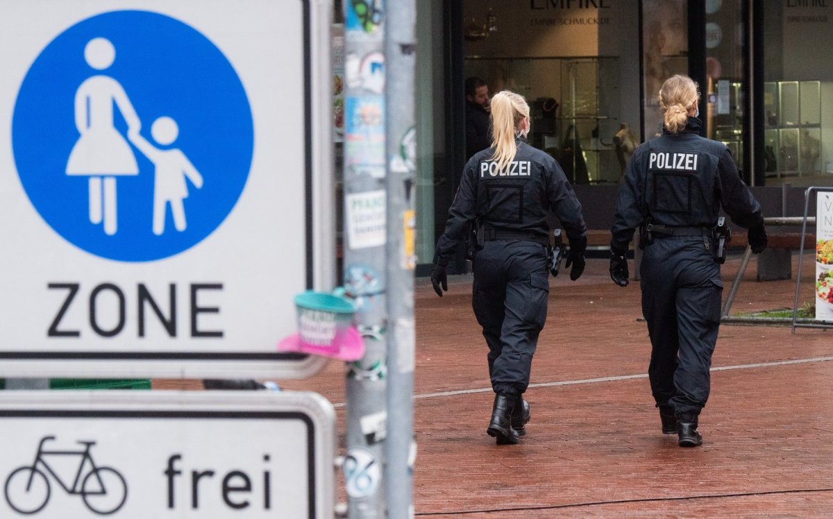 Polizei Einsatz Fußgängerzone Wolfsburg.jpg