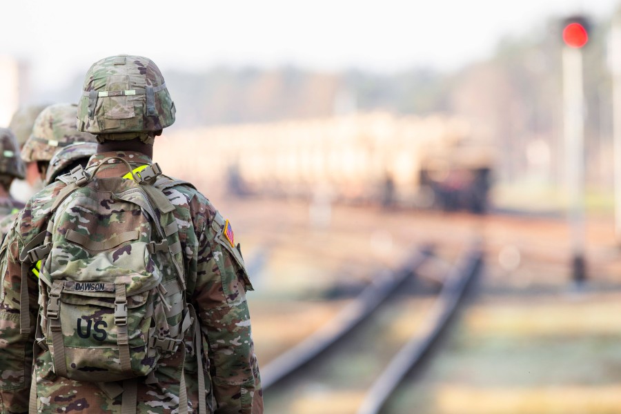 Unbekannter gibt sich als amerikanischer Soldat in Afghanistan aus und will Ehepaar um Geld bringen. (Symbolbild) 