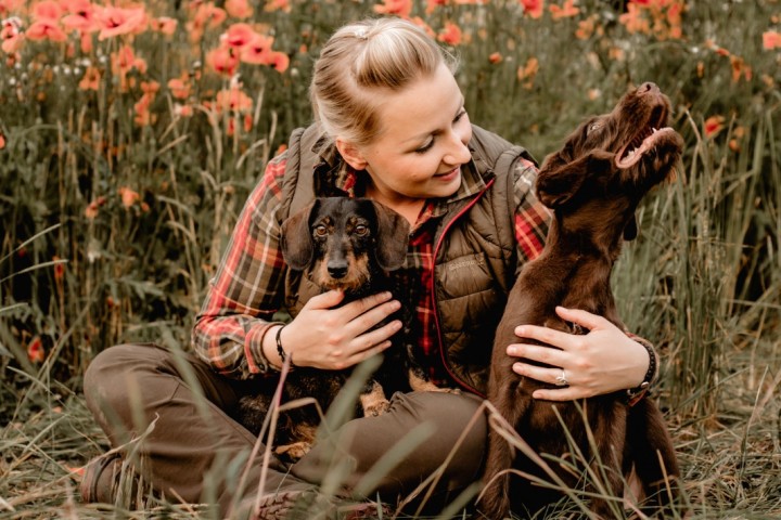 Die zweifache Hunde-Mama Lisa möchte über die verantwortungsvolle Aufgabe des eigenen Tieres aufklären. 