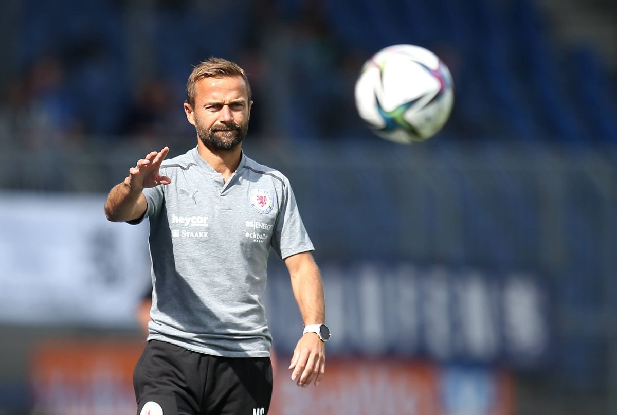 Trainer Michael Schiele Eintracht Braunschweig