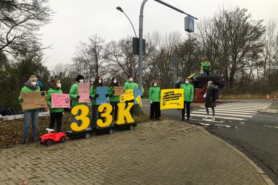 Protestaktion bei VW Wolfsburg von der Greenpeace Jugend.