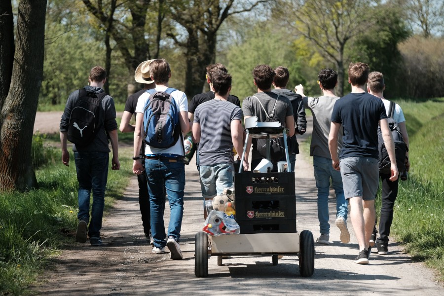 Alkohol ist am Vatertag im Allerpark verboten. (Symbolbild)