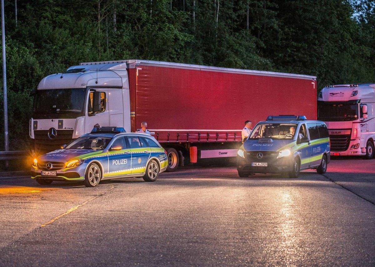 a2 helmstedt lkw polizei.jpg