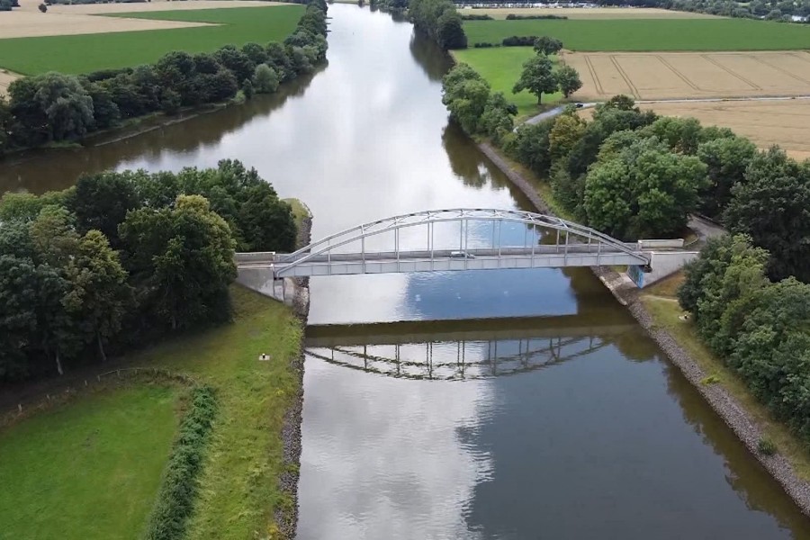 Die Weser bei Balge im Kreis Nienburg - an dieser Stelle wurde Ende April die Leiche der 19-jährigen Andrea aus Schöningen entdeckt.