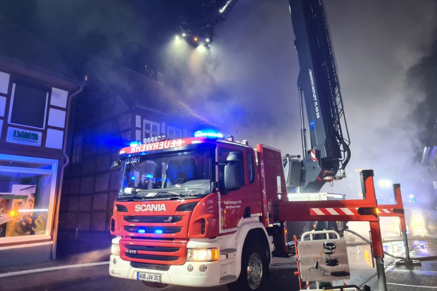 Die Feuerwehr war stundenlang im Einsatz.