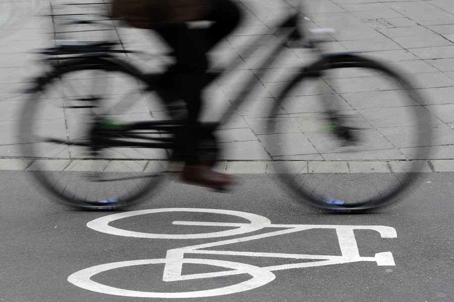 Die Fahrradfahrerin verlor das Bewusstsein. (Symbolbild)