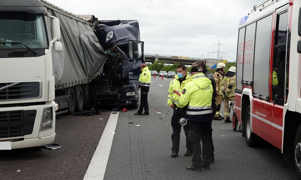 lkw unfall a2 helmstedt rennau stau