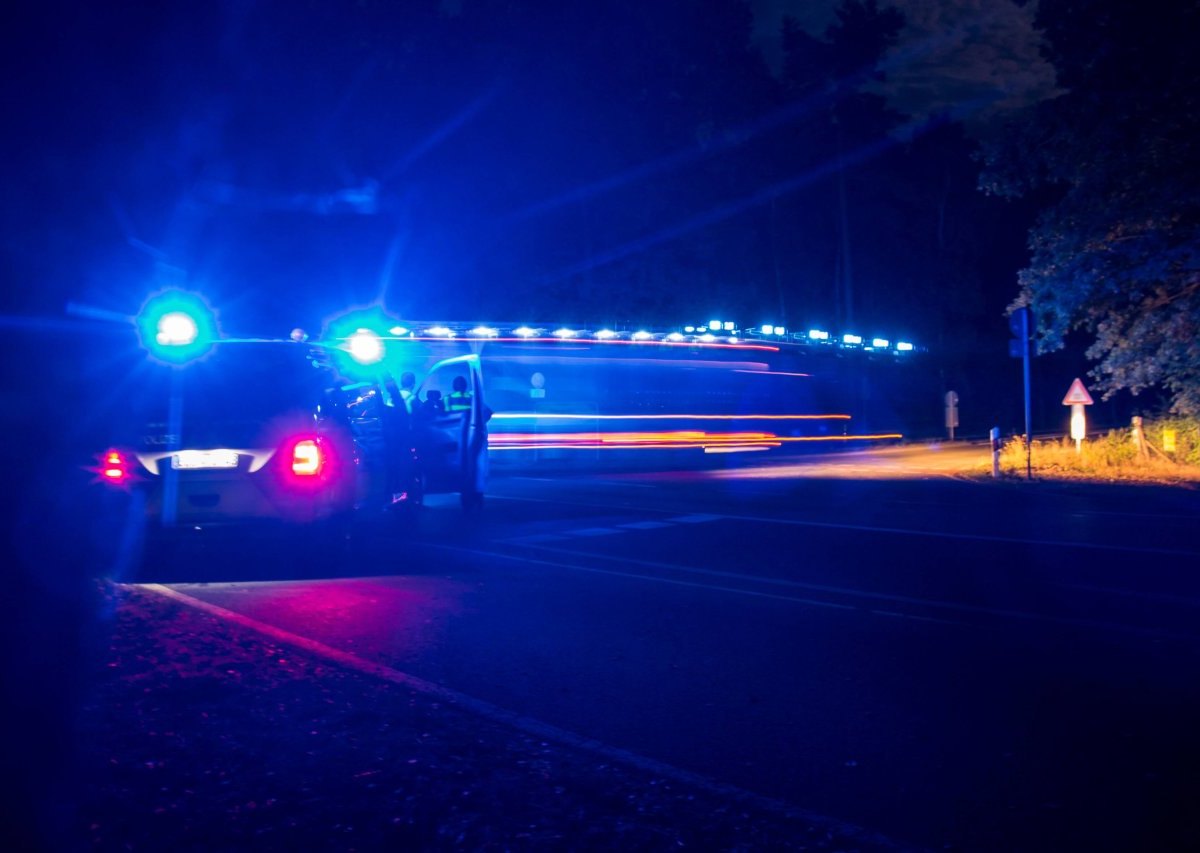 polizei blaulicht nacht nachts abend dunkel