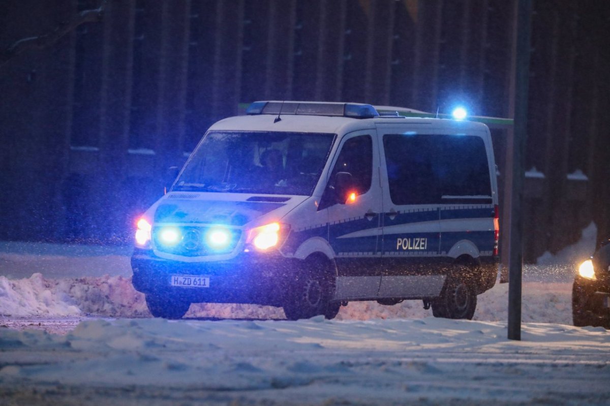 polizei hannover abend nacht schnee winter