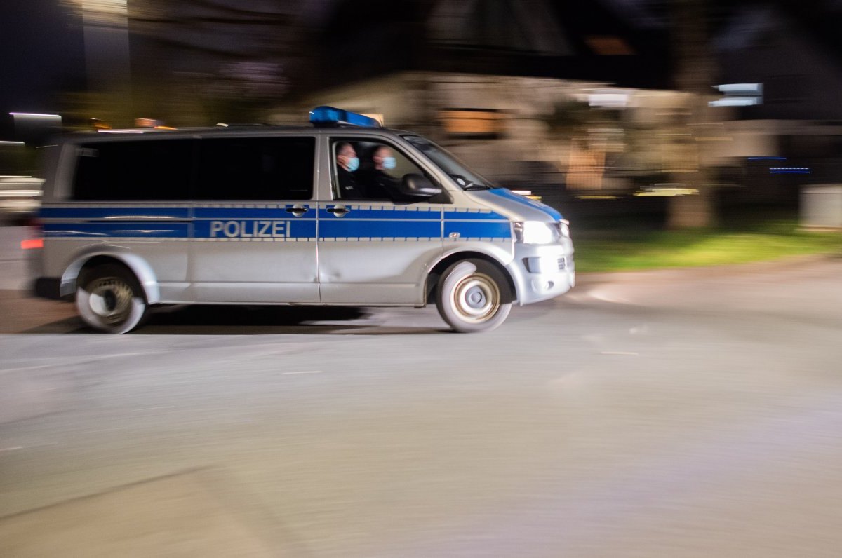 polizei hannover abends nachts nacht streifenwagen