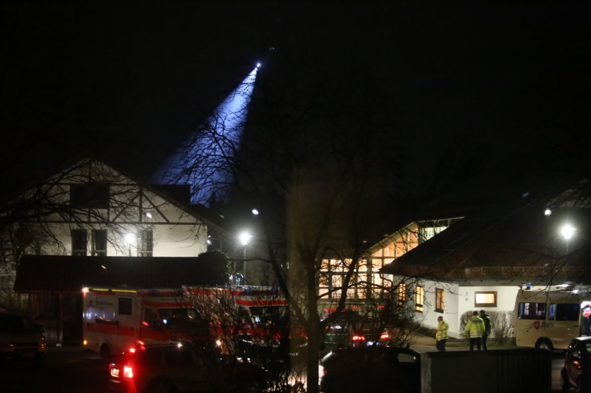 polizeihubschrauber polizei hubschrauber suche nacht nachts dunkel abend abends