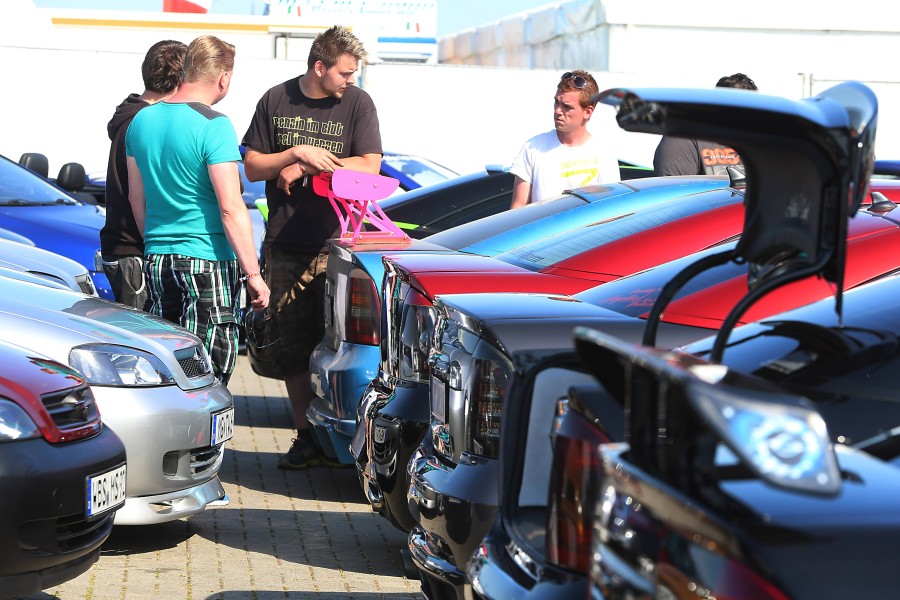 Tuning-Treffen vor Corona: Auch in Niedersachsen hat die Tuning-Szene an „Car-Freitag“ in der Vergangenheit gern ihre Wagen gezeigt. (Archivbild)