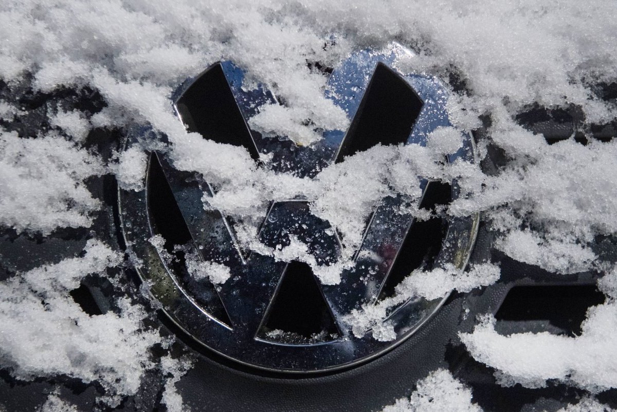 vw logo schnee