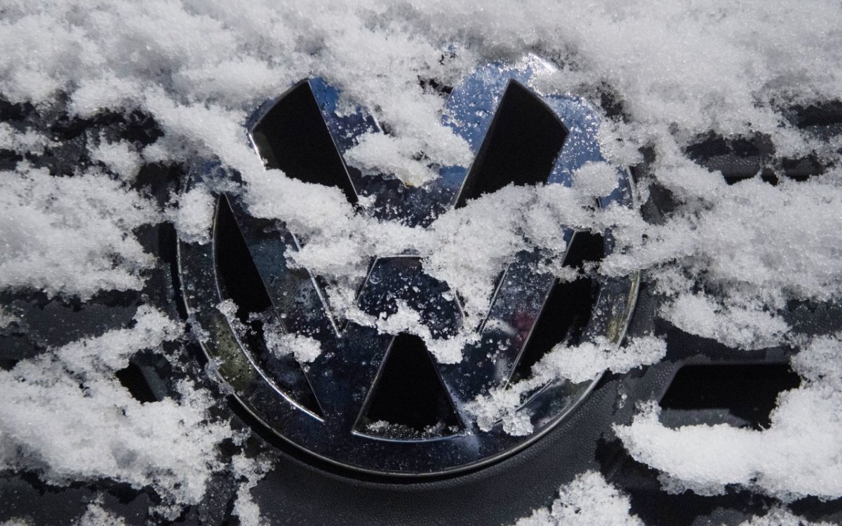 vw logo schnee