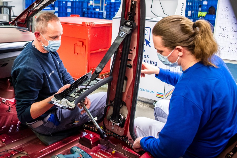 Das VW Werk Emden hatte sich zuletzt schon ungewollt schon jetzt ins neue Jahr verabschiedet... (Archivbild)