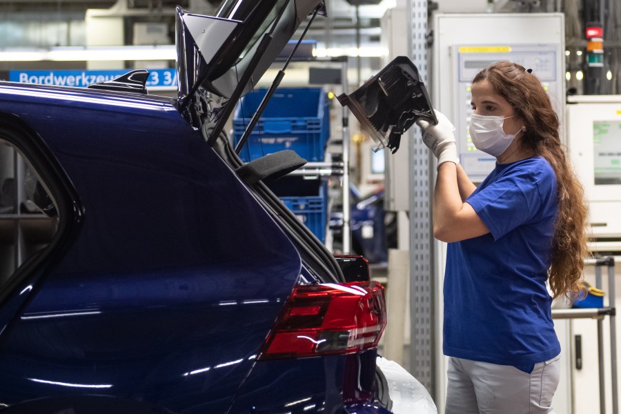 VW muss erneut die Bänder teilweise stoppen. (Symbolbild)