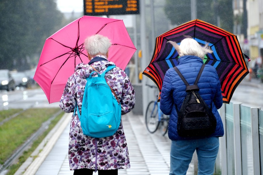 Das Wetter in Niedersachsen bringt Regen und Wind mit sich. Die Sonne zeigt sich nur punktuell. (Symbolbild), Das Wetter in Niedersachsen geht in der neuen Woche nicht so schön weiter, wie es am Wochenende angefangen hat. (Symbolbild),