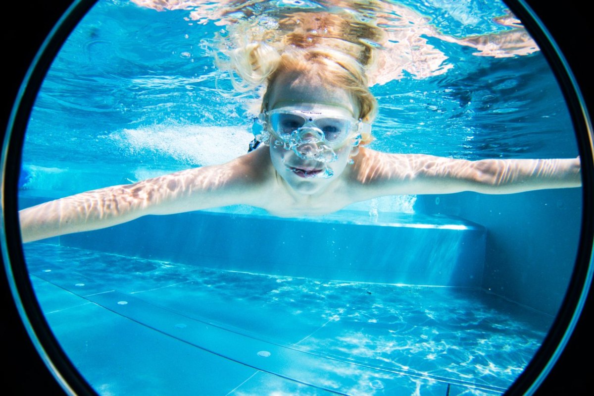 wolfsburg bäder freibäder schwimmbäder freibad almke fallersleben vw bad hallenbahd sandkamp junge taucht