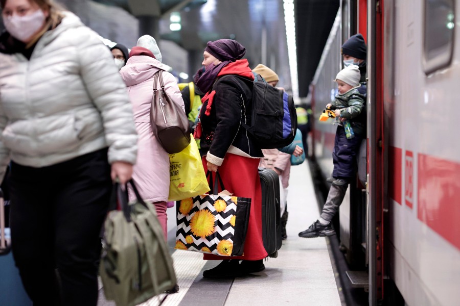 Tausende Menschen sind aus der Ukraine vor dem Krieg geflüchtet. Viele kommen auch in Wolfsburg an. (Symbolbild)