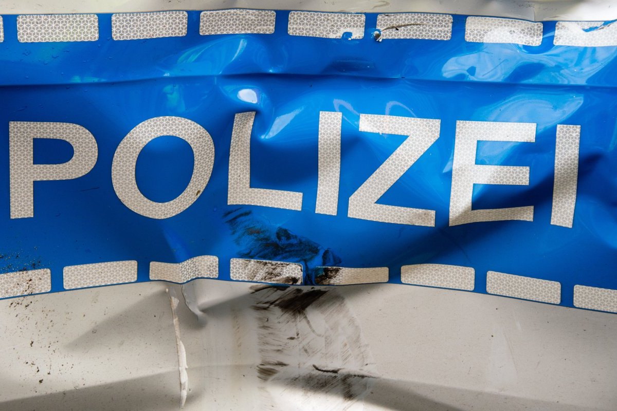 Polizeiauto Unfall beule streifenwagen