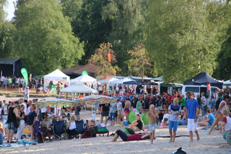 Glasflaschen sind am Donnerstag am Tankumsee verboten. (Archivbild)