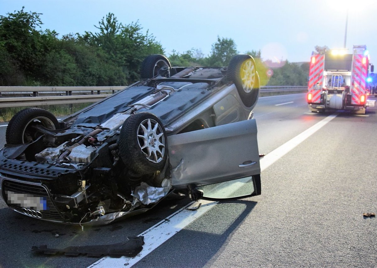 a36 braunschweig unfall audi.JPG