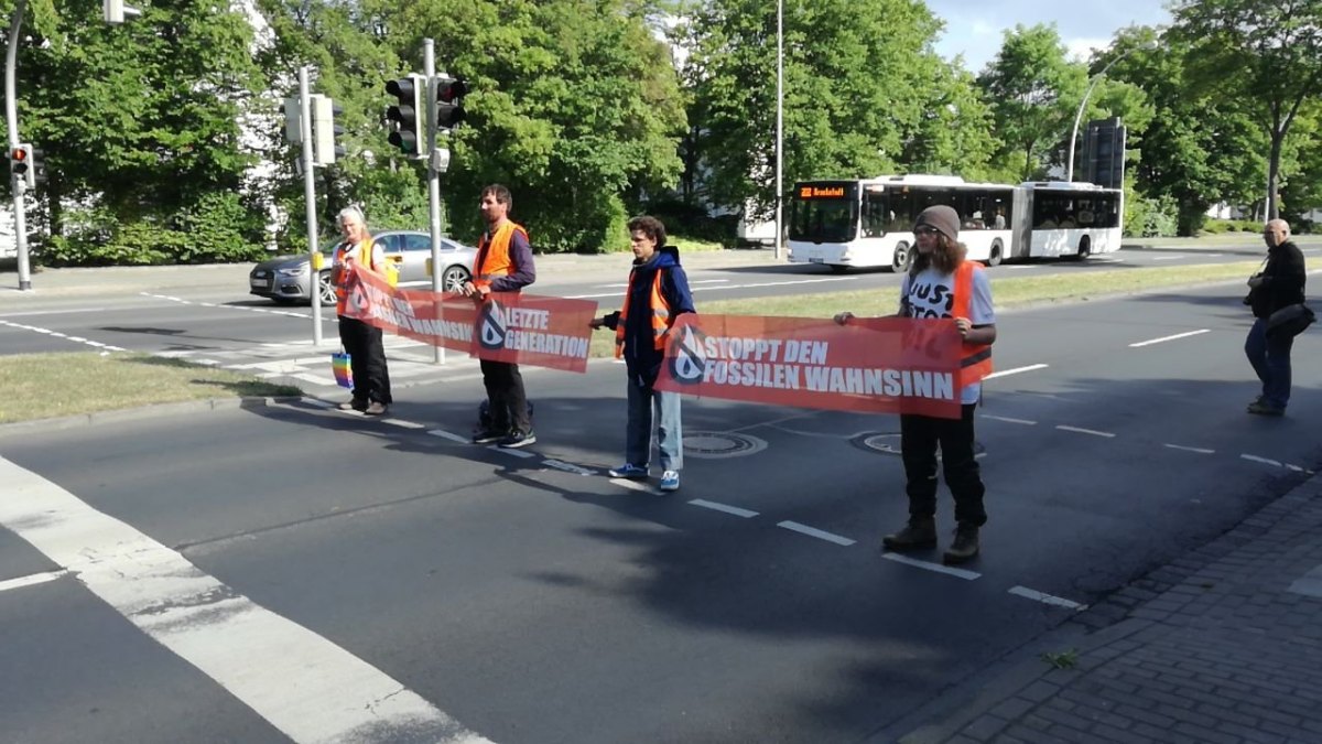 2022_06_13_Straßenblockade_Wolfsburg.jpg