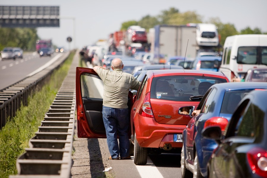 Auf der A2 bei Peine geht bald tagelang nichts mehr. (Archivbild)